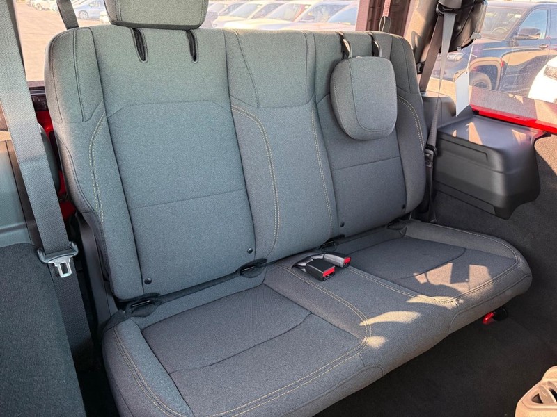 Jeep Wrangler Vehicle Full-screen Gallery Image 12