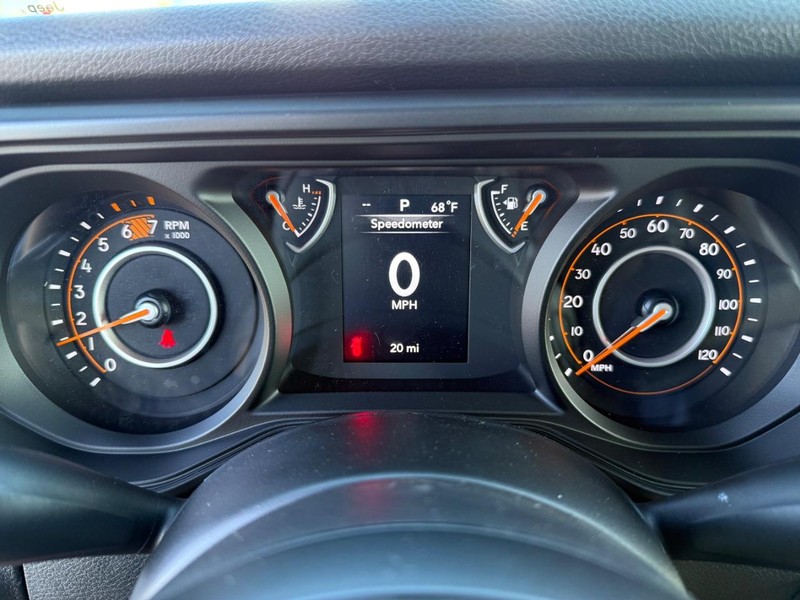 Jeep Wrangler Vehicle Full-screen Gallery Image 25