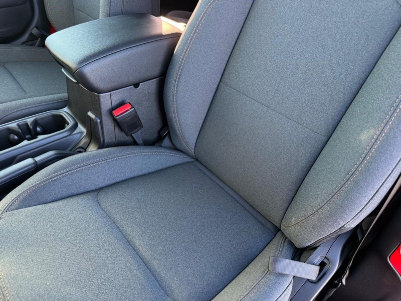 Jeep Wrangler Vehicle Full-screen Gallery Image 28