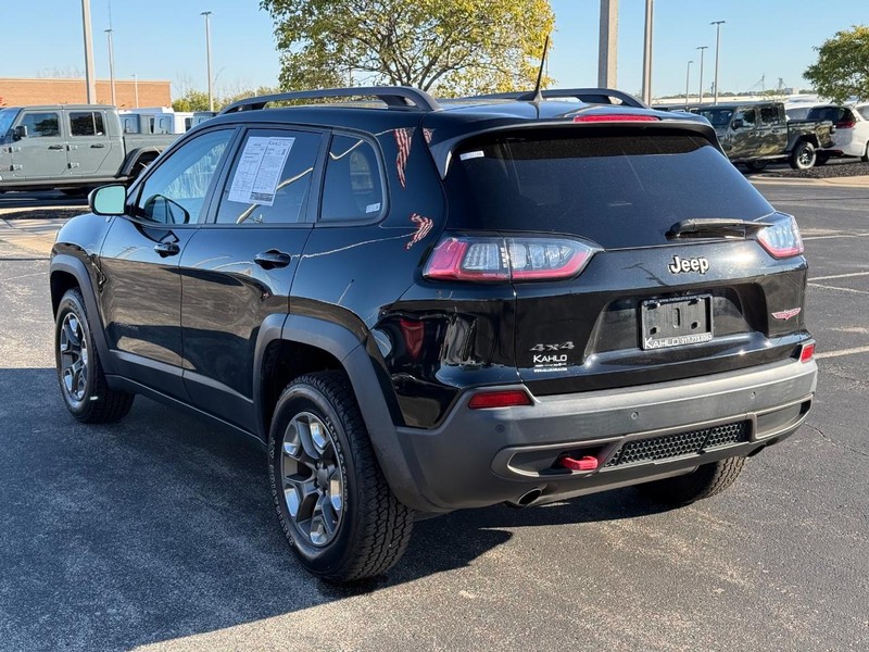 Jeep Cherokee Vehicle Full-screen Gallery Image 05