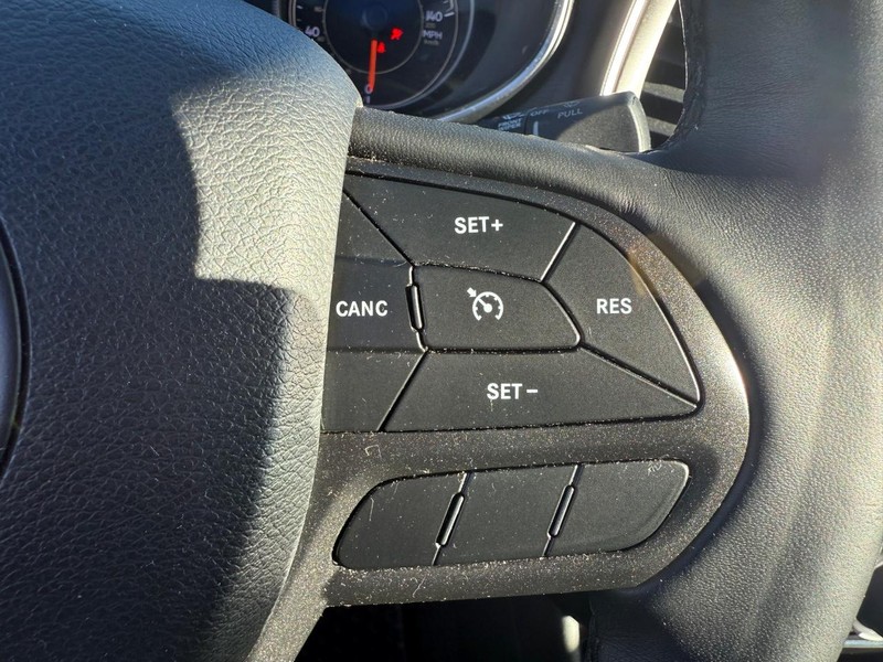 Jeep Cherokee Vehicle Full-screen Gallery Image 20