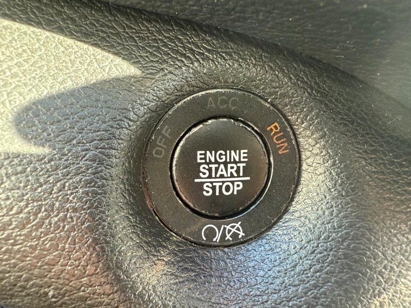 Jeep Cherokee Vehicle Full-screen Gallery Image 21