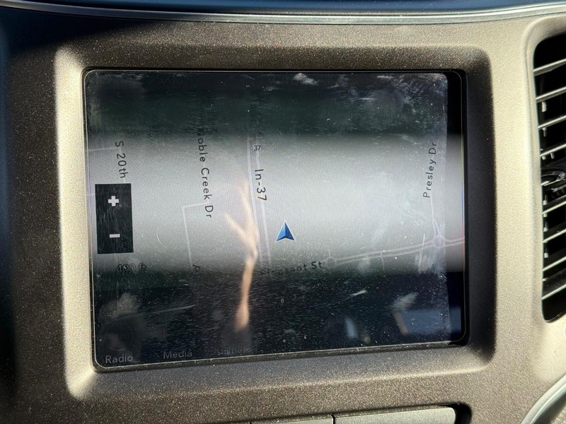 Jeep Cherokee Vehicle Full-screen Gallery Image 22