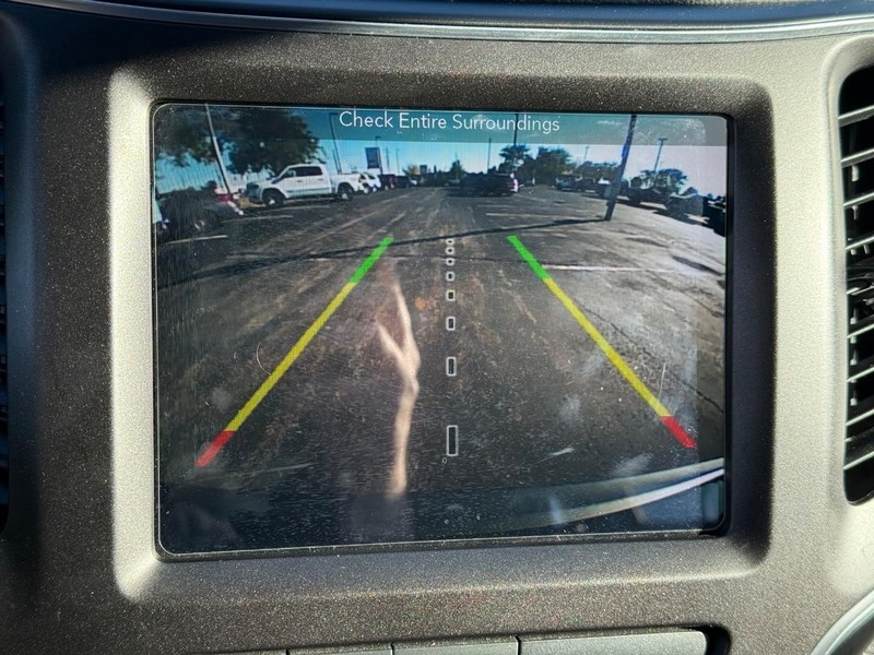 Jeep Cherokee Vehicle Full-screen Gallery Image 23