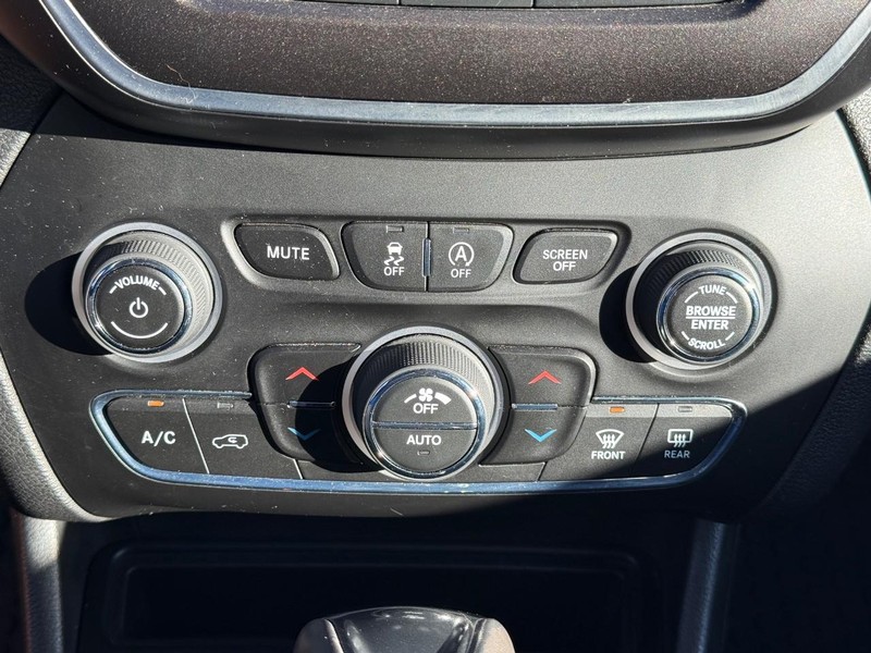 Jeep Cherokee Vehicle Full-screen Gallery Image 24