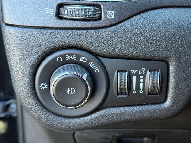 Jeep Cherokee Vehicle Full-screen Gallery Image 29