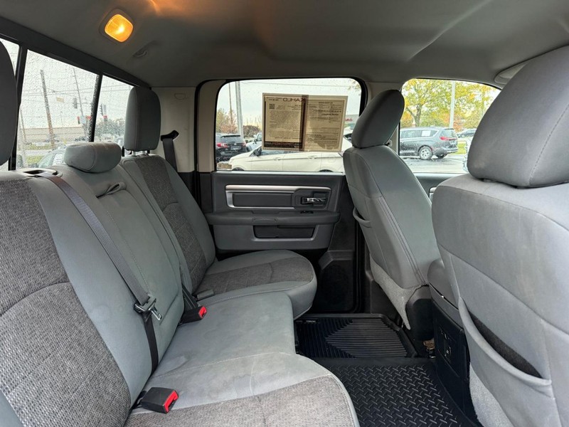 Ram 1500 Vehicle Full-screen Gallery Image 11