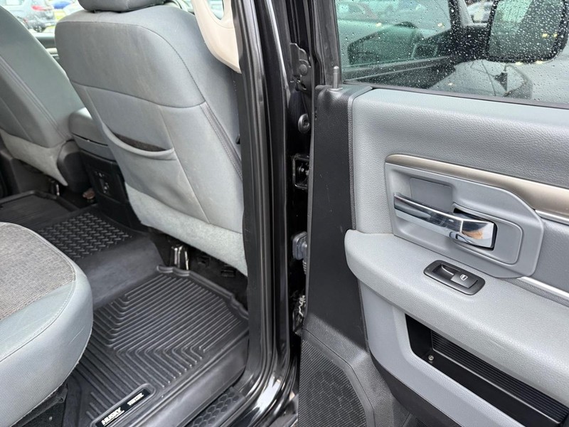 Ram 1500 Vehicle Full-screen Gallery Image 12