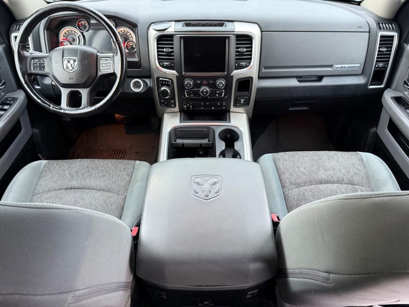 Ram 1500 Vehicle Full-screen Gallery Image 13