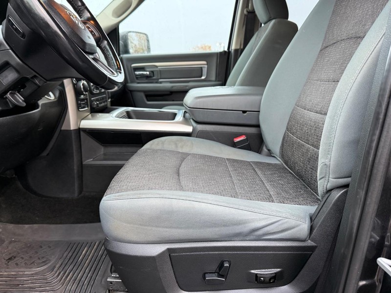 Ram 1500 Vehicle Full-screen Gallery Image 18