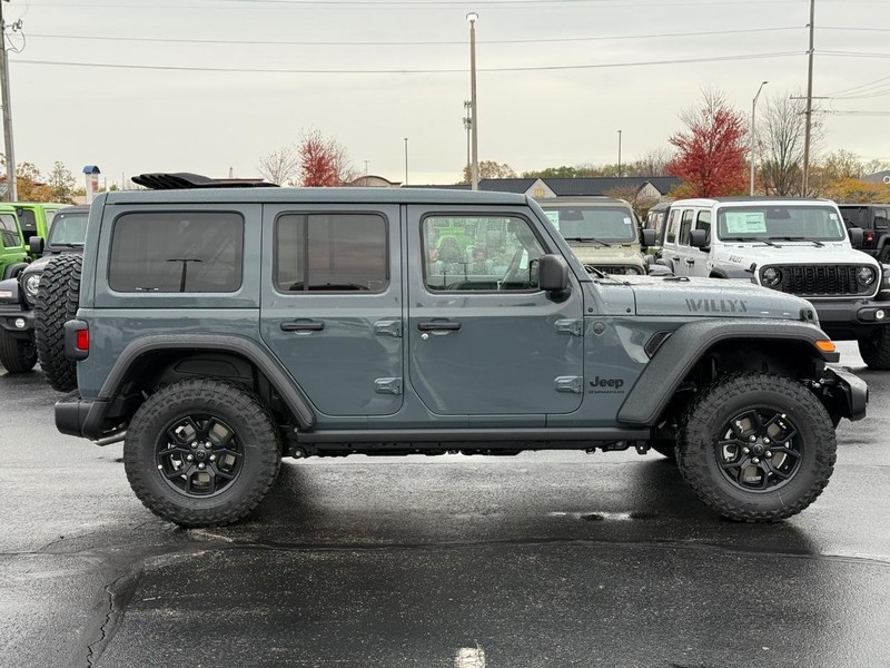 Jeep Wrangler Vehicle Full-screen Gallery Image 2