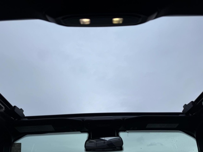 Jeep Wrangler Vehicle Full-screen Gallery Image 13