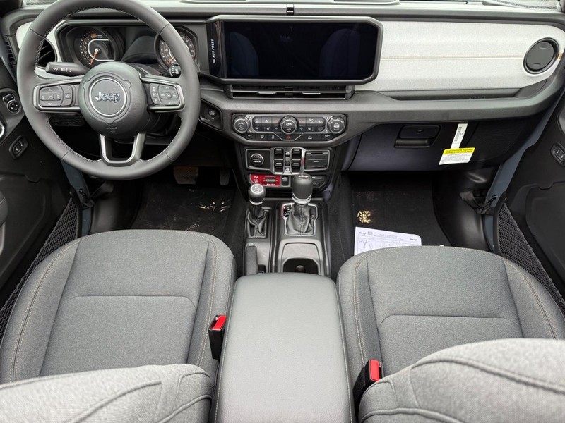 Jeep Wrangler Vehicle Full-screen Gallery Image 14