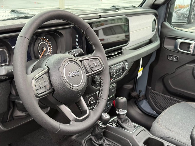 Jeep Wrangler Vehicle Full-screen Gallery Image 20