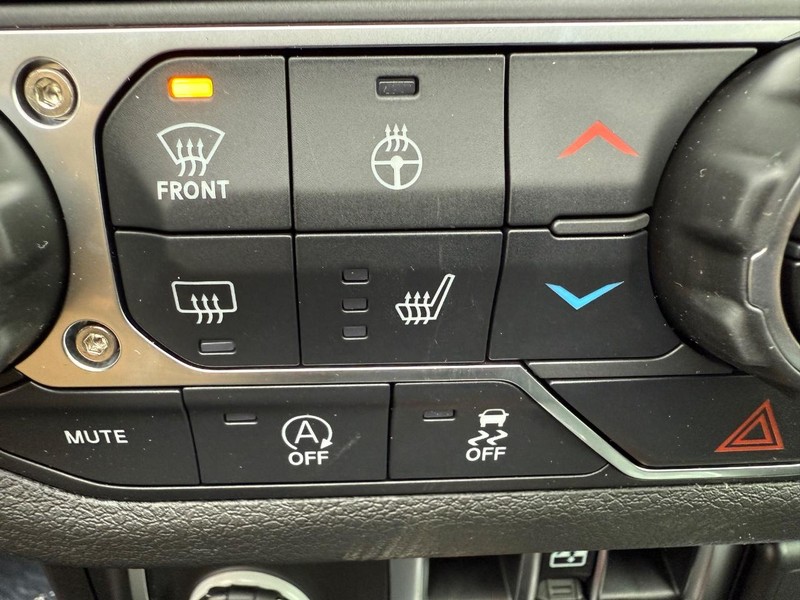 Jeep Wrangler Vehicle Full-screen Gallery Image 24