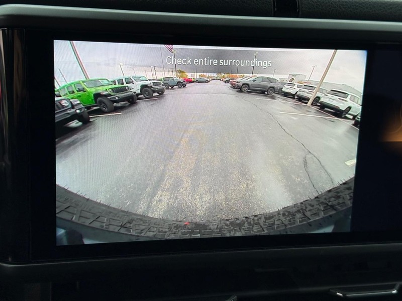 Jeep Wrangler Vehicle Full-screen Gallery Image 26