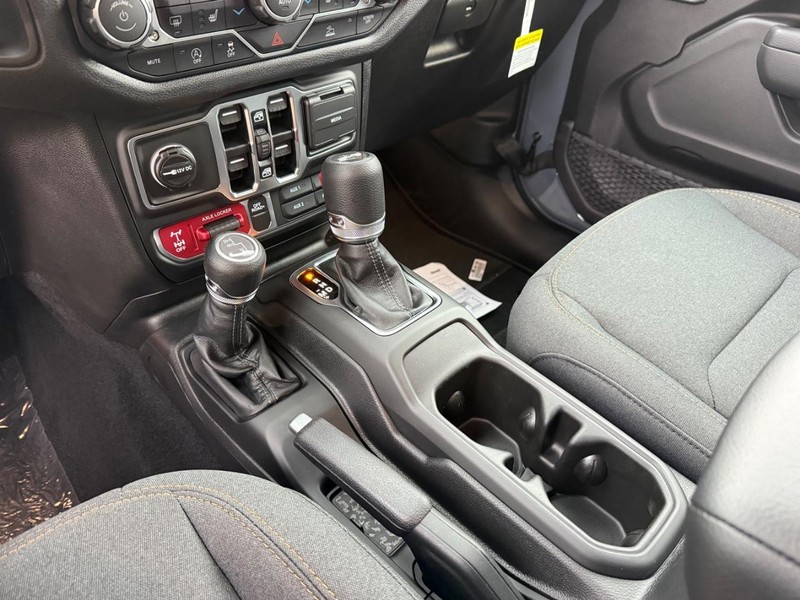 Jeep Wrangler Vehicle Full-screen Gallery Image 28