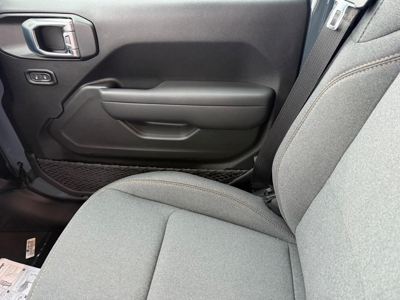 Jeep Wrangler Vehicle Full-screen Gallery Image 29