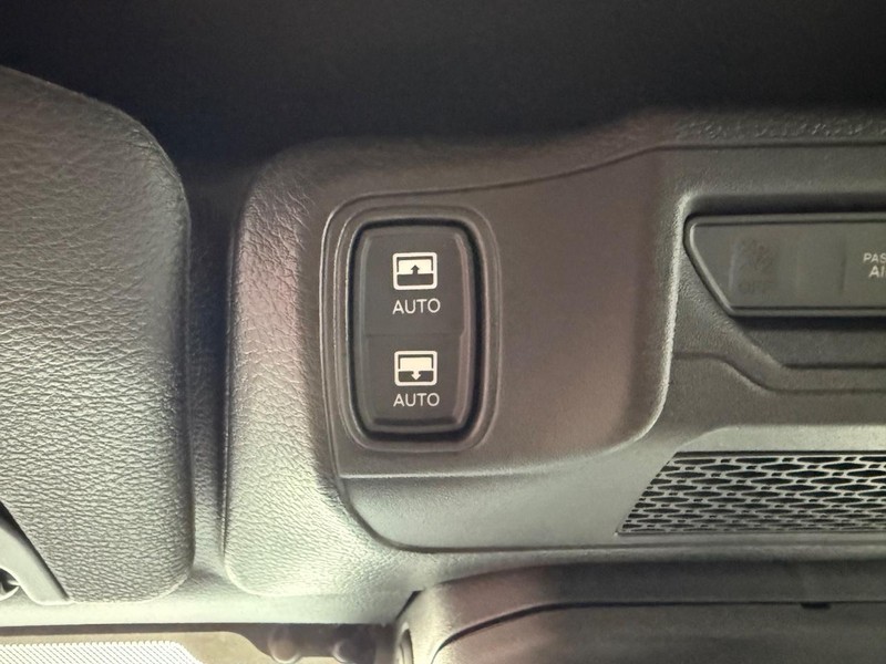 Jeep Wrangler Vehicle Full-screen Gallery Image 30