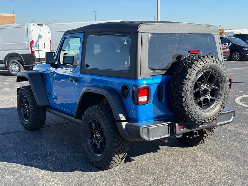Jeep Wrangler Vehicle Full-screen Gallery Image 5