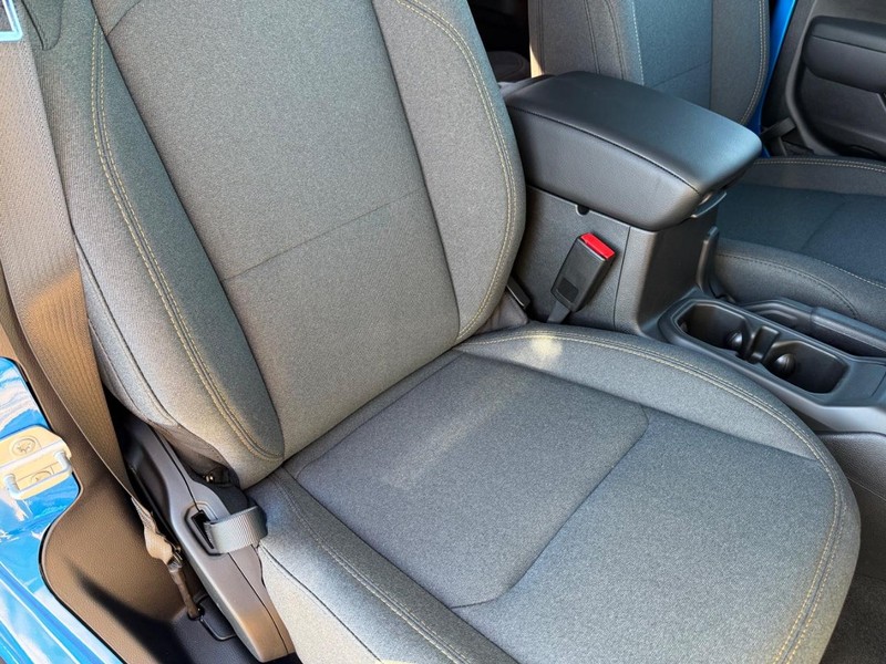 Jeep Wrangler Vehicle Full-screen Gallery Image 12