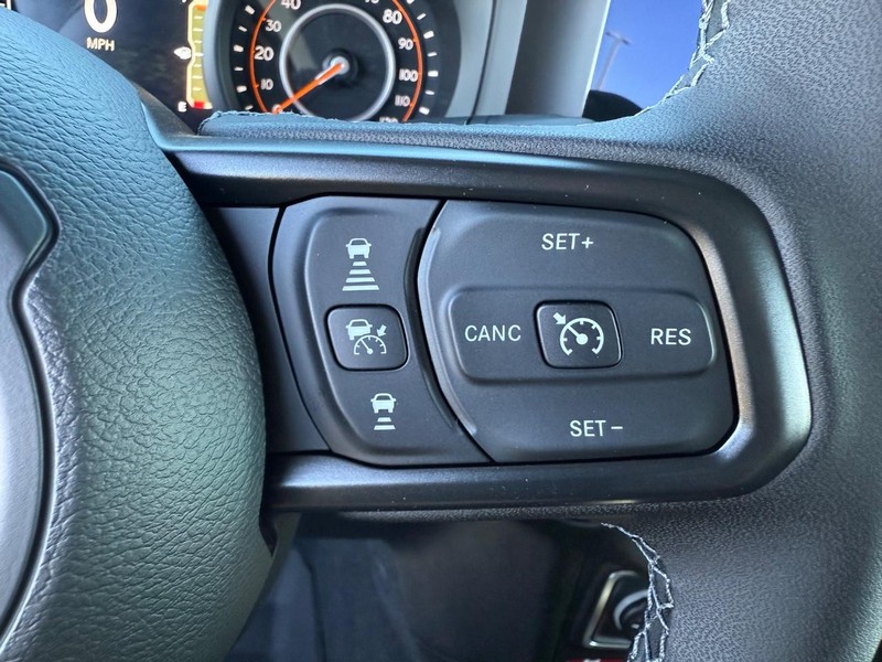 Jeep Wrangler Vehicle Full-screen Gallery Image 18