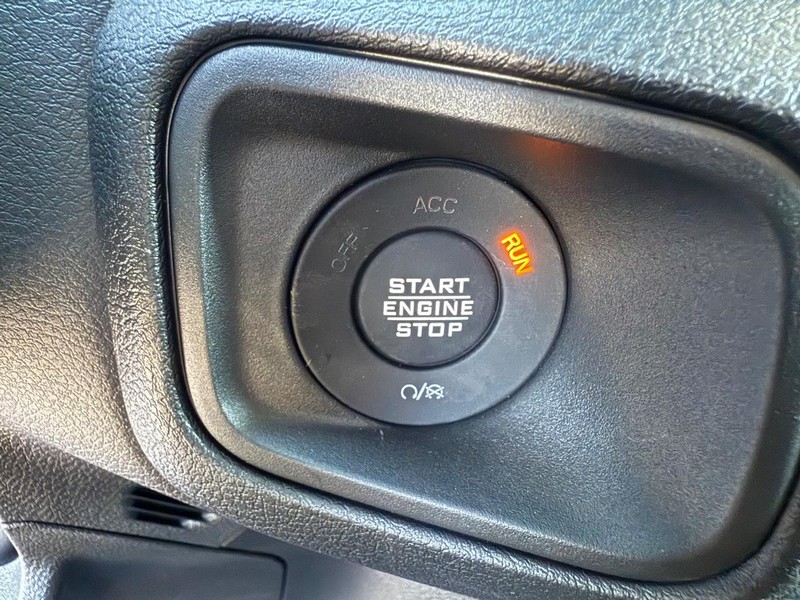 Jeep Wrangler Vehicle Full-screen Gallery Image 19