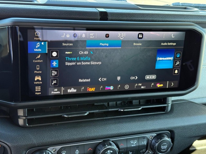 Jeep Wrangler Vehicle Full-screen Gallery Image 21