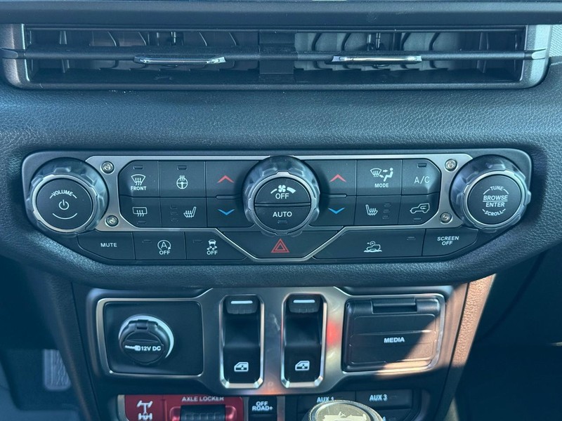 Jeep Wrangler Vehicle Full-screen Gallery Image 23