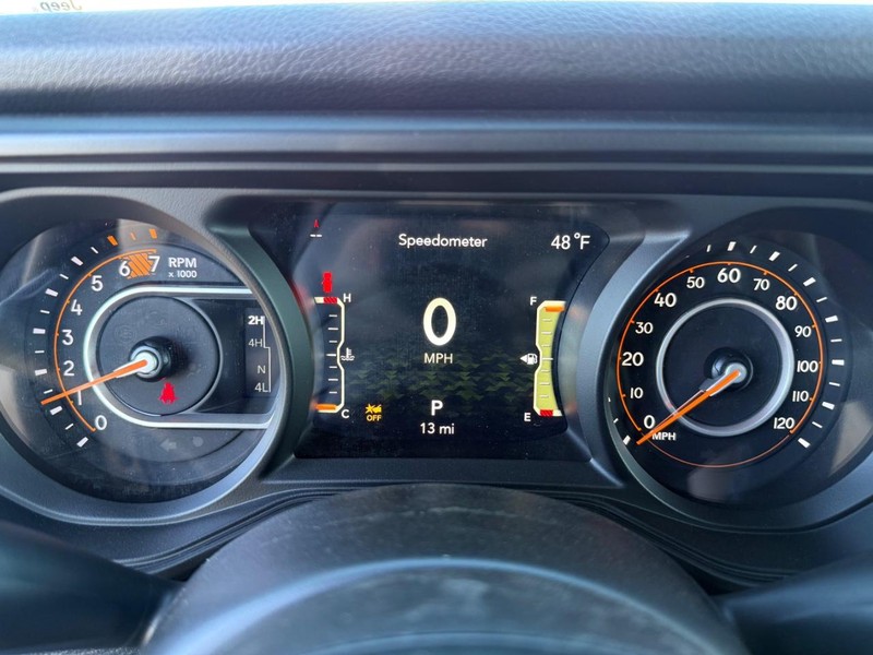 Jeep Wrangler Vehicle Full-screen Gallery Image 26