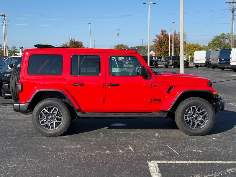 Jeep Wrangler Vehicle Full-screen Gallery Image 2