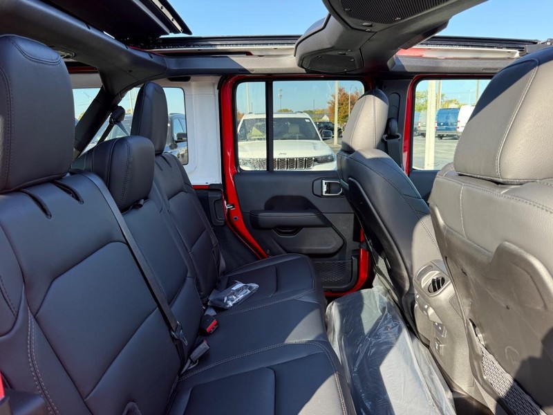 Jeep Wrangler Vehicle Full-screen Gallery Image 10