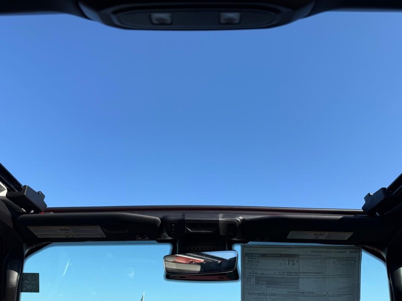 Jeep Wrangler Vehicle Full-screen Gallery Image 12