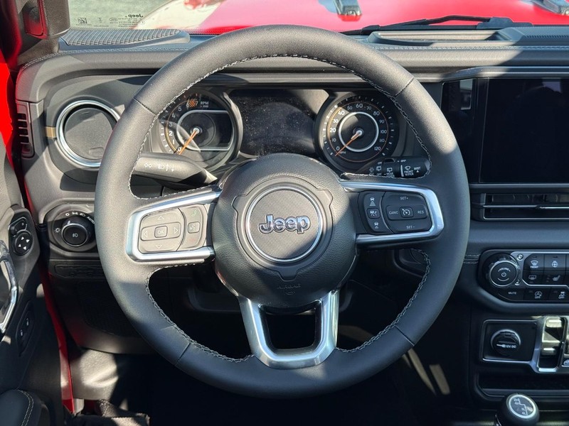 Jeep Wrangler Vehicle Full-screen Gallery Image 14