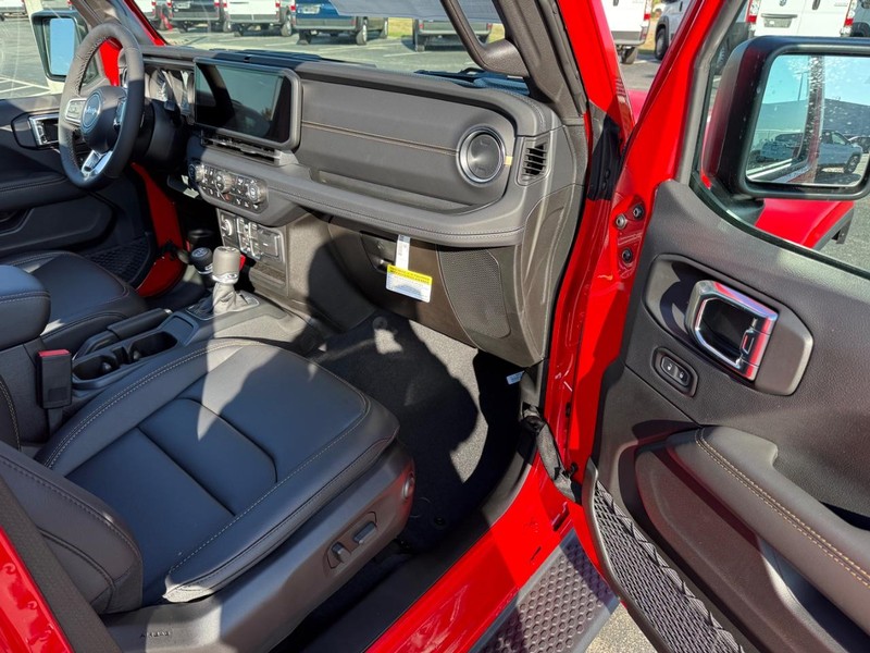 Jeep Wrangler Vehicle Full-screen Gallery Image 15