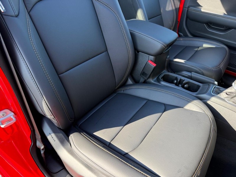 Jeep Wrangler Vehicle Full-screen Gallery Image 16