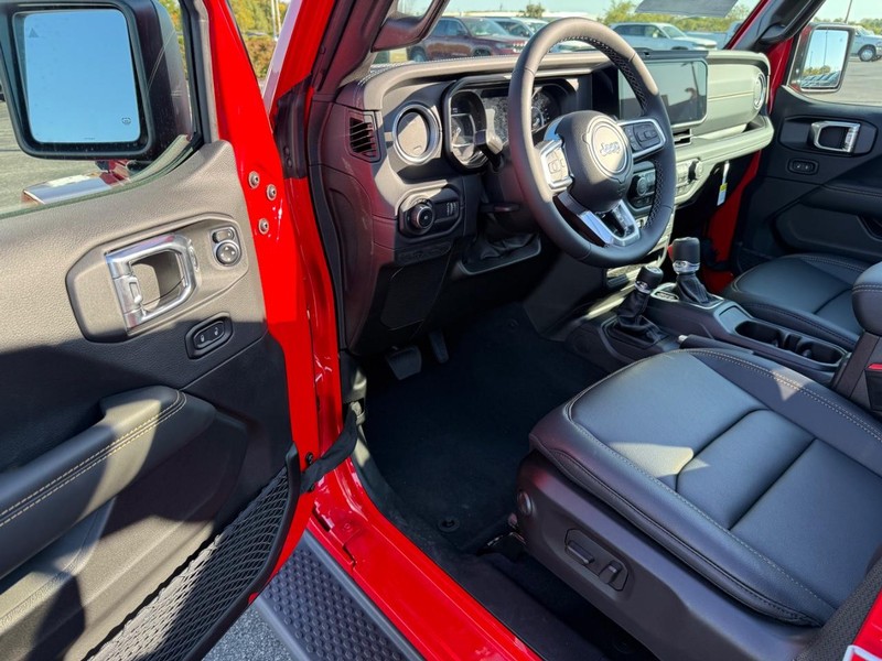 Jeep Wrangler Vehicle Full-screen Gallery Image 17