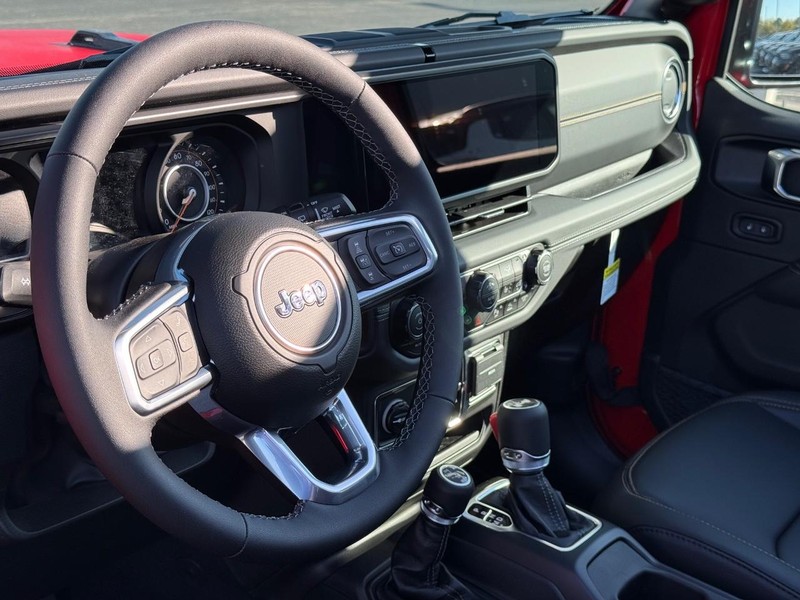 Jeep Wrangler Vehicle Full-screen Gallery Image 19