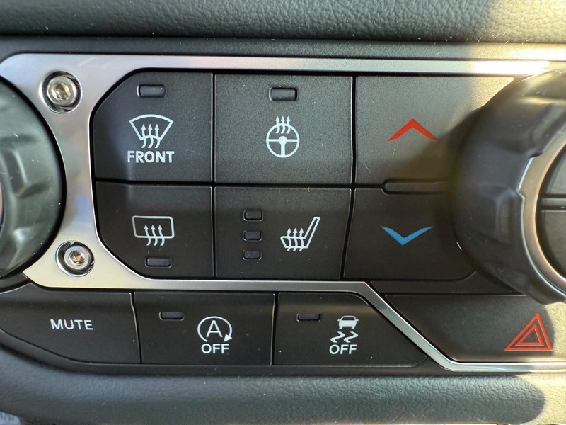 Jeep Wrangler Vehicle Full-screen Gallery Image 23