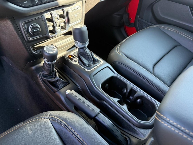 Jeep Wrangler Vehicle Full-screen Gallery Image 27