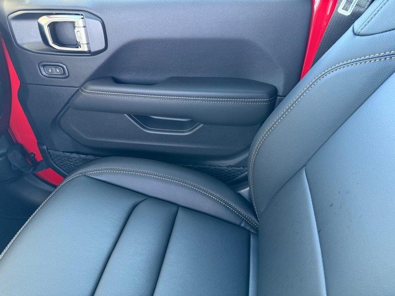 Jeep Wrangler Vehicle Full-screen Gallery Image 28