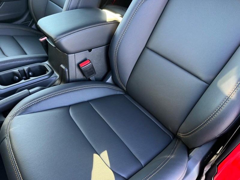 Jeep Wrangler Vehicle Full-screen Gallery Image 32