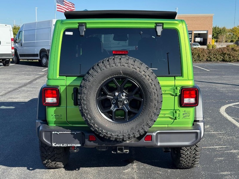 Jeep Wrangler Vehicle Full-screen Gallery Image 4