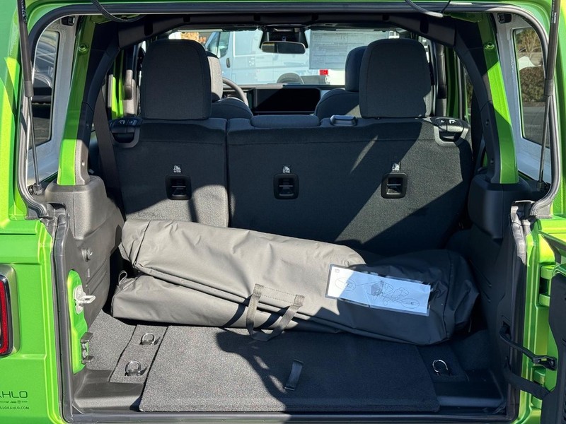 Jeep Wrangler Vehicle Full-screen Gallery Image 7