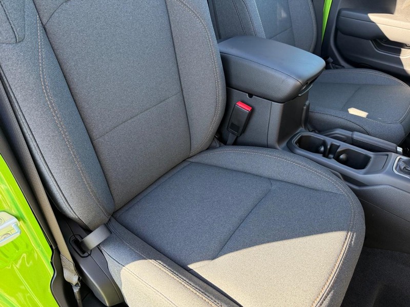 Jeep Wrangler Vehicle Full-screen Gallery Image 16