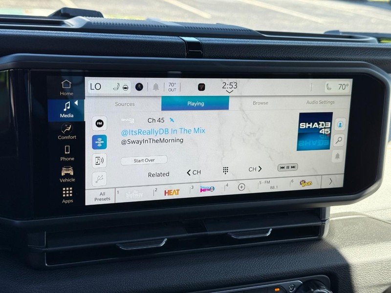 Jeep Wrangler Vehicle Full-screen Gallery Image 24