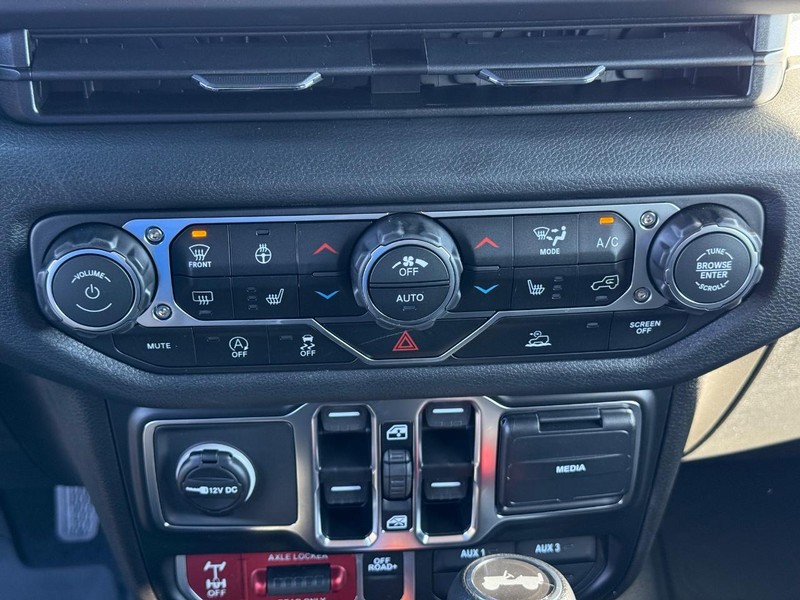 Jeep Wrangler Vehicle Full-screen Gallery Image 26