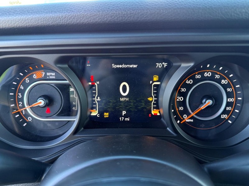 Jeep Wrangler Vehicle Full-screen Gallery Image 30