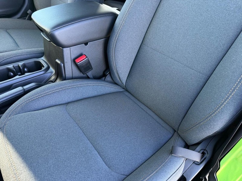 Jeep Wrangler Vehicle Full-screen Gallery Image 32