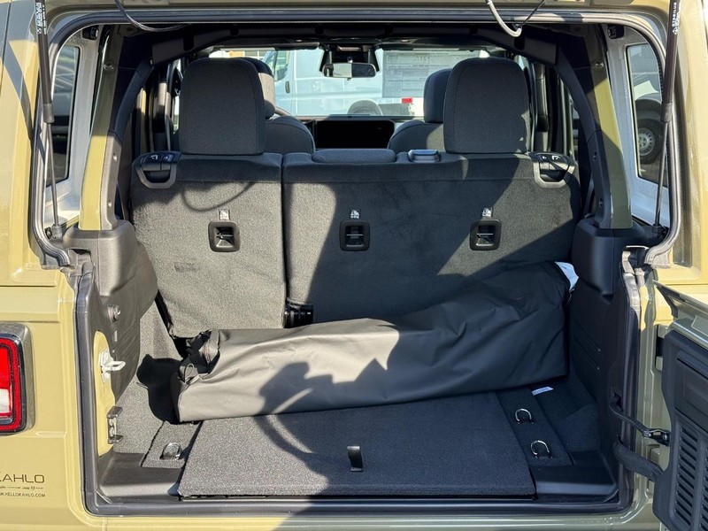 Jeep Wrangler Vehicle Full-screen Gallery Image 7